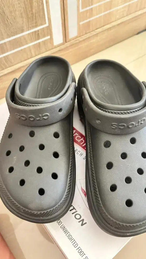 Sendal Croc hitam