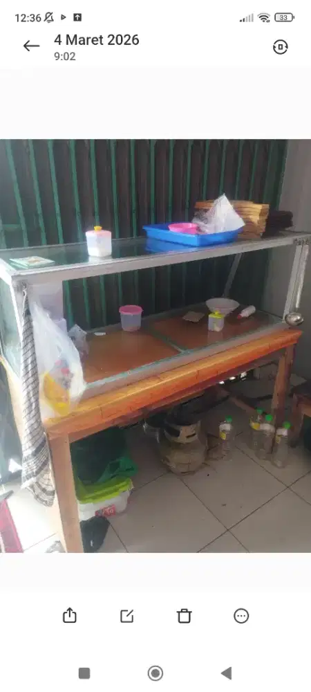 Dijual etalase dan meja lesehan
