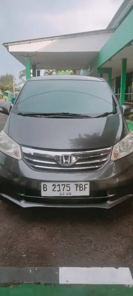 Honda freed e psd 2013