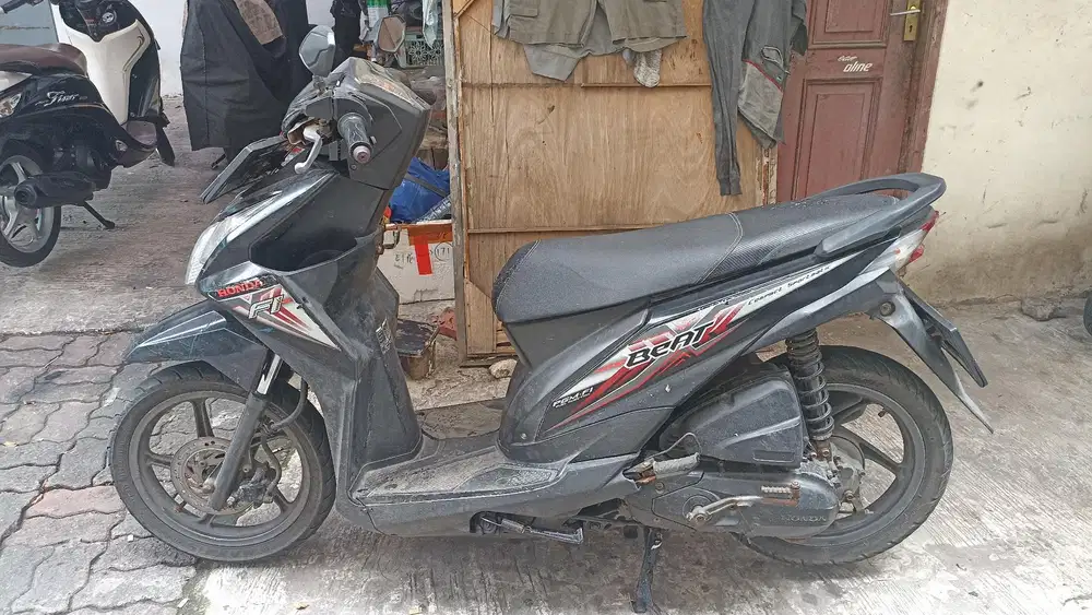 Honda beat esp tahun 2015.( Pajak telat 3x ).