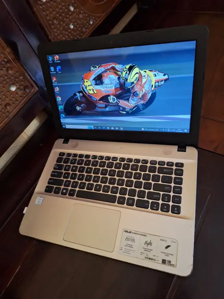 Bismillah dijual laptop asus vivobook core i3gen7 siap pakai