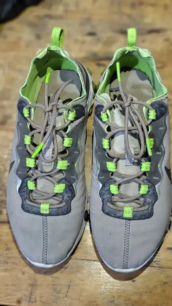 Sepatu Nike React Element