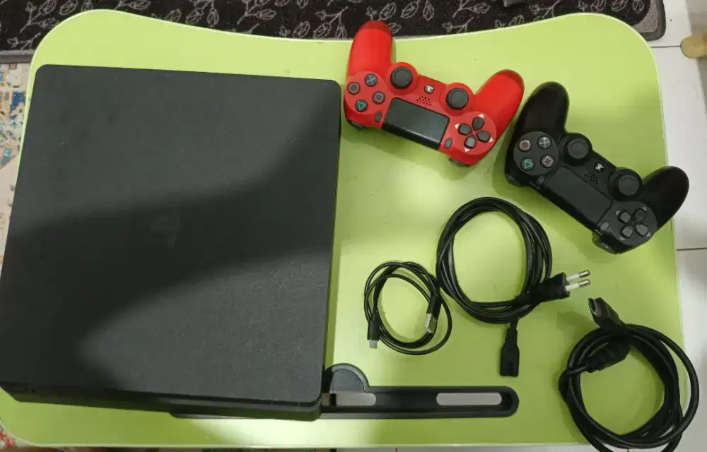 Dijual PS4, model Slim, 1Tb, Original, CUH-2218B