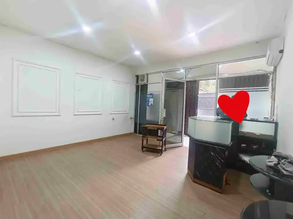 Mau jual / sewa Rumah di pinggir jalan raya dengan lokasi strategis buat usaha di daerah Pangeran Jayakarta Jakarta Pusat