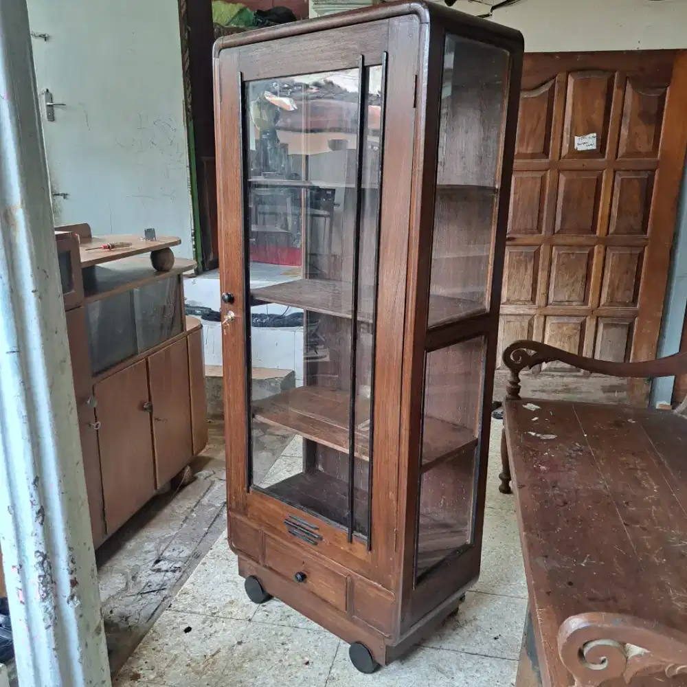 Lemari Display
Art deco
Dimensi
P74cm T173cm L40cm
