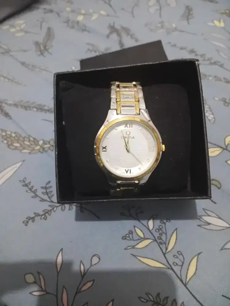 Jam tangan perempuan