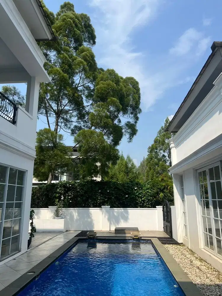 Dijual - Rumah Putih American Classic Cantik