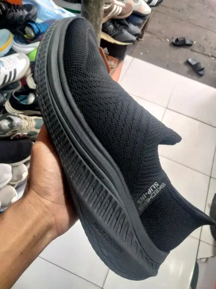 Sepatu skecher secen original no 44 model slip on tahun muda 2026
