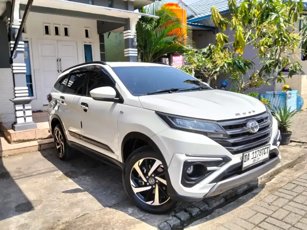 Toyota Rush GR th 2022 warna Putih