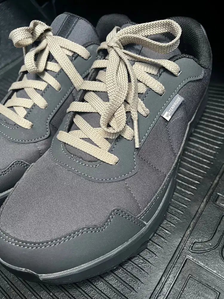 Sepatu Decathlon Waterproof