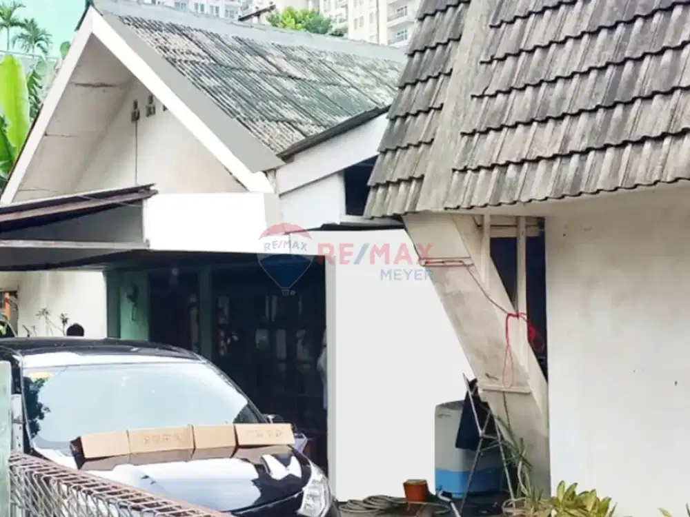 Dijual Rumah + Kost Strategis di Kebayoran Baru - Harga Nego!