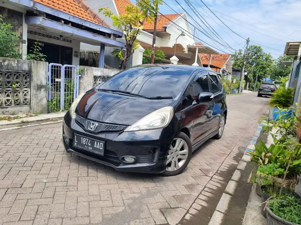 HONDA JAZZ 1.5 RS A/T 2011 HITAM