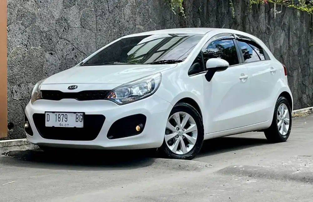 KIA  NEW RIO SE 1.4 AT 2012 KM 124rb FACELIFT BANDUNG
