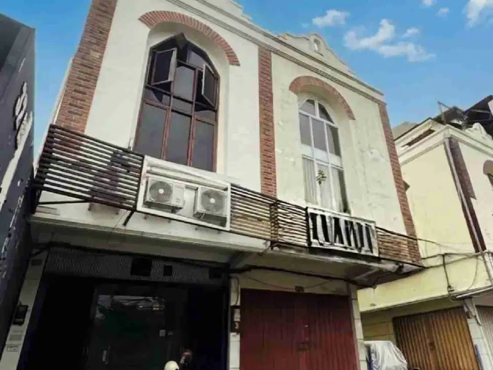 jual ruko 3 lantai mewah lokasi prestisius pusat kota Surabaya, traffic sangat tinggi, cocok untuk segala macam usaha