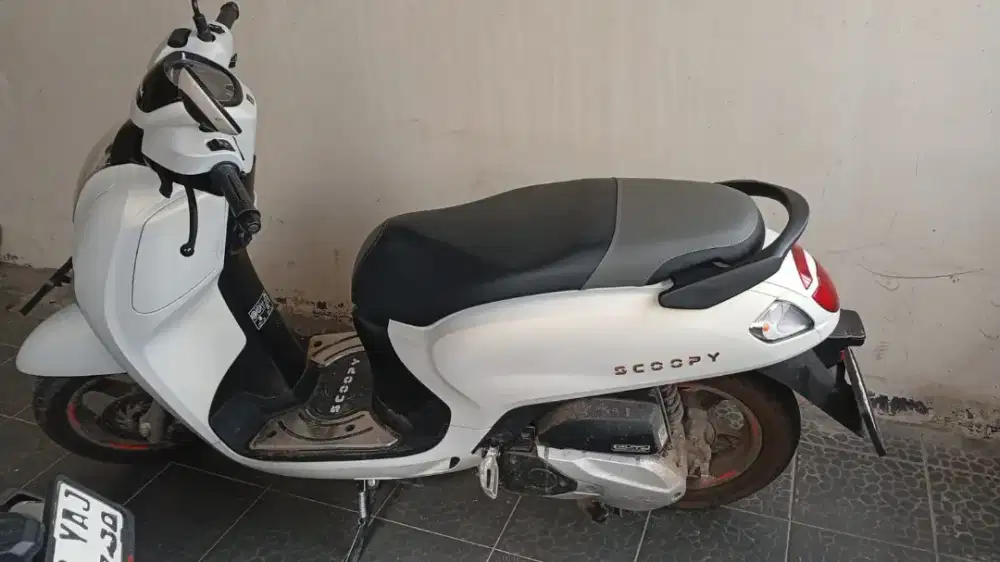 Jual Scoopy prestige 2025 keyless,putih