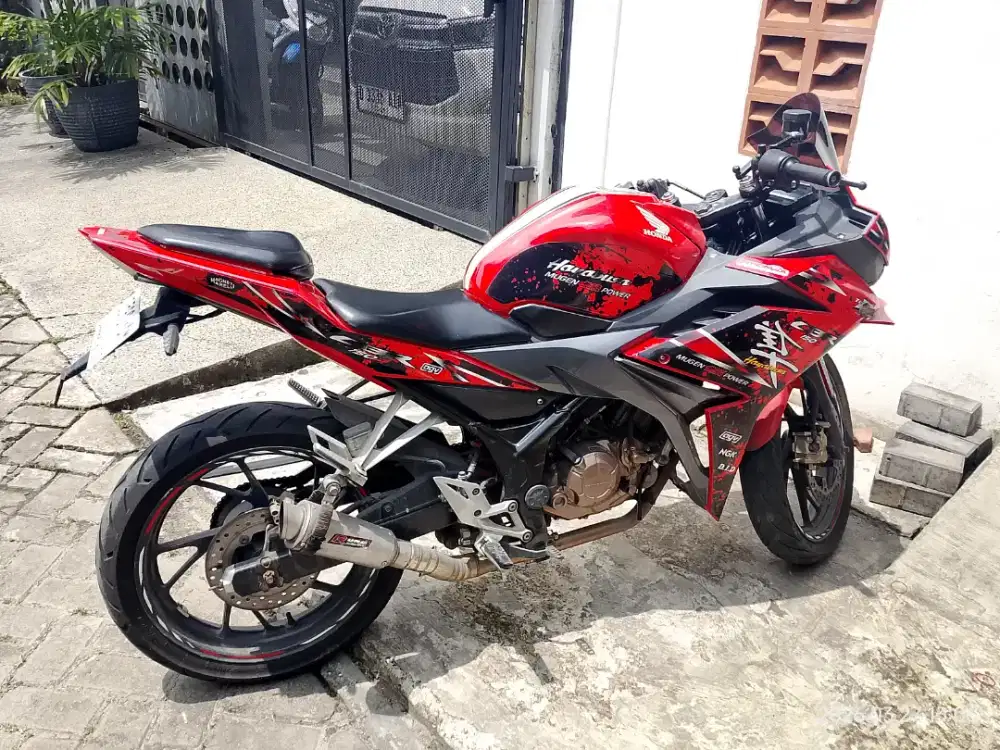 DIJUAL MOTOR CBR 150R HARGA 12 JUTA
