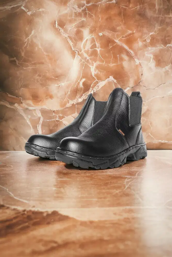 Trendy Safety shoes sport model Batam