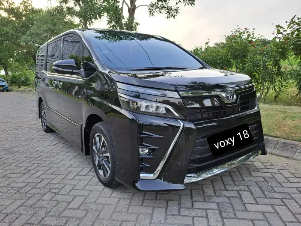 Toyota Voxy 2.0 AT 2018
