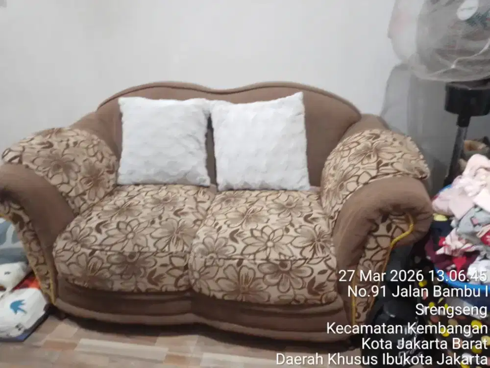 Lemari Sepatu & sofa