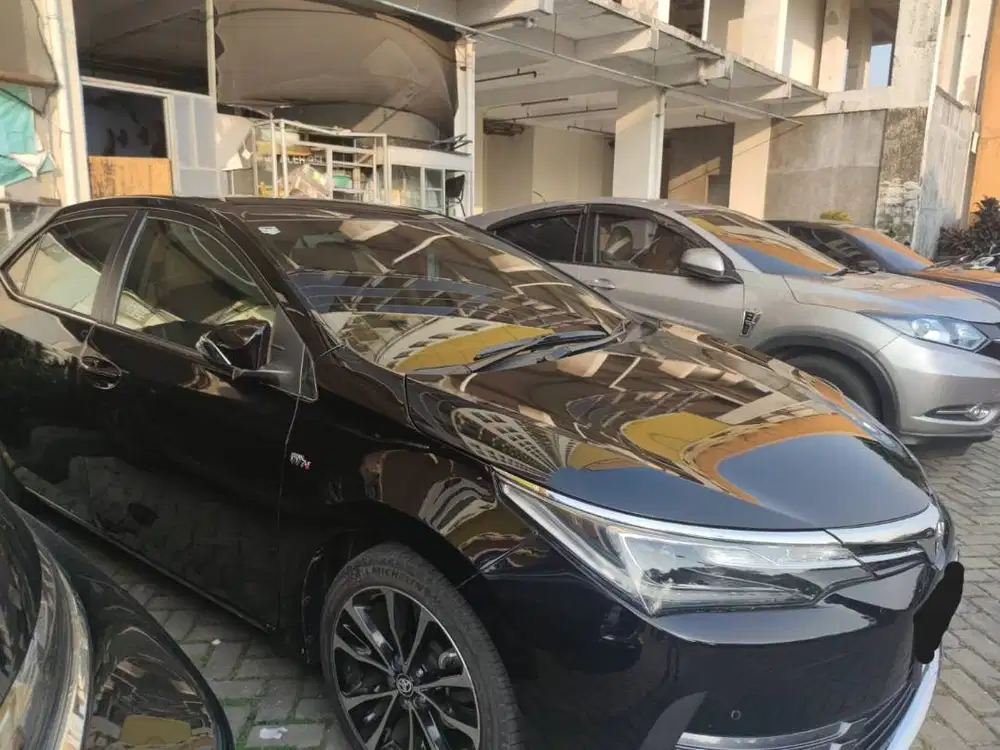 Toyota Corolla Altis 1.8V (Low Km)