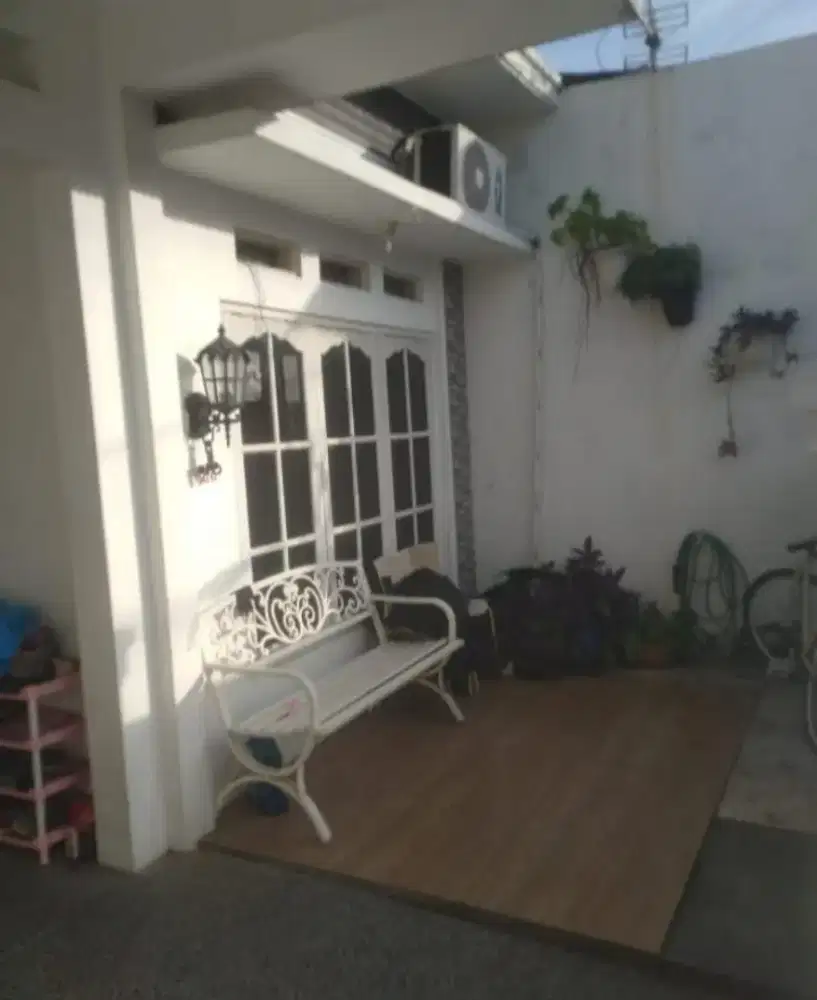 Hunian Nyaman Pinggir Jalan Strategis Di Pusat Kota