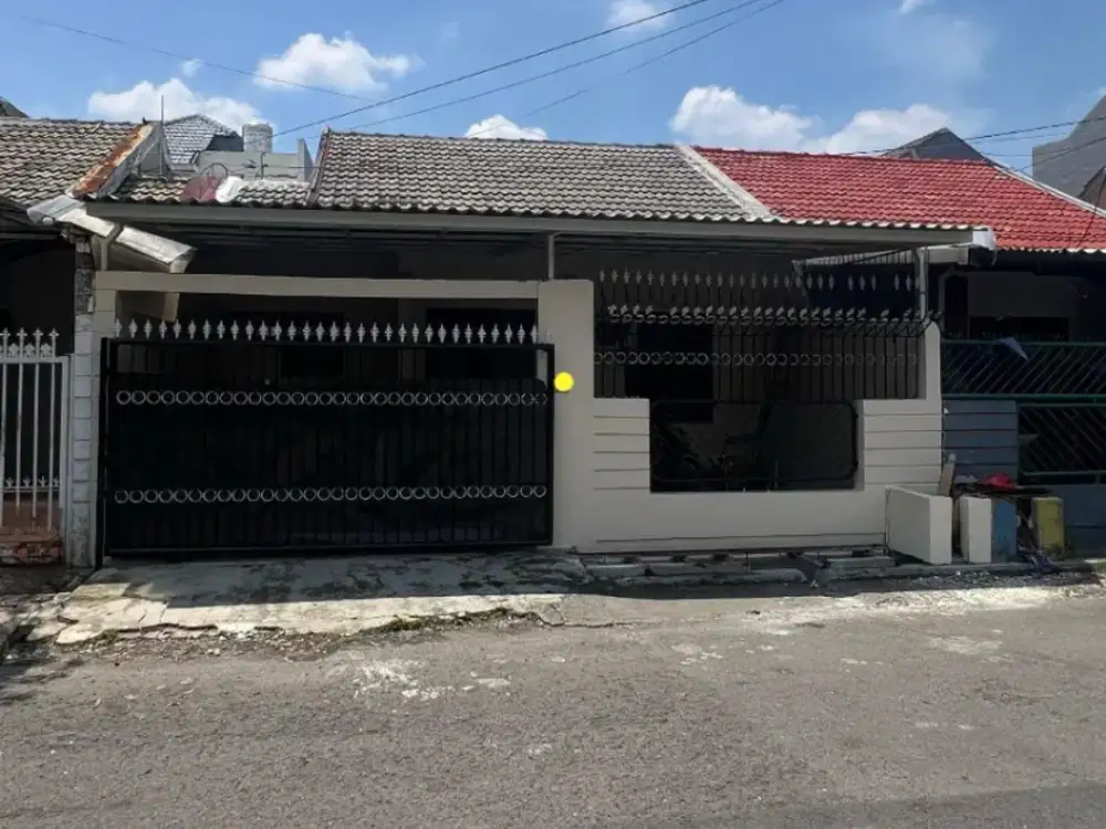 Rumah lama terawat, di Nginden Intan Timur, lebar rumah 8 meter, row jalan 2,5 mobil