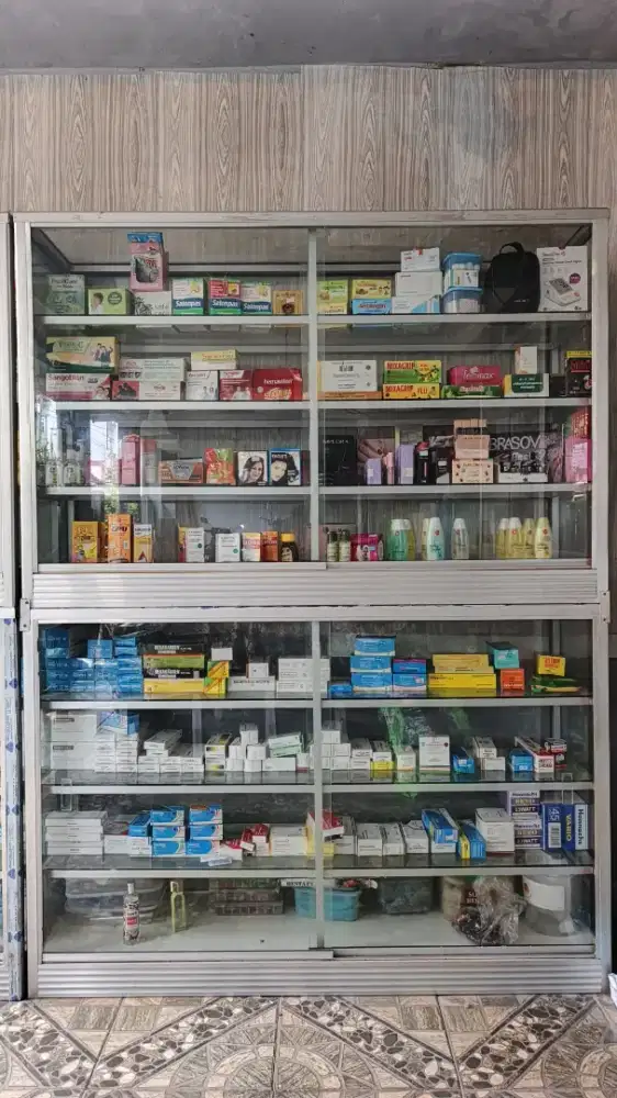 Dijual etalase kaca murah