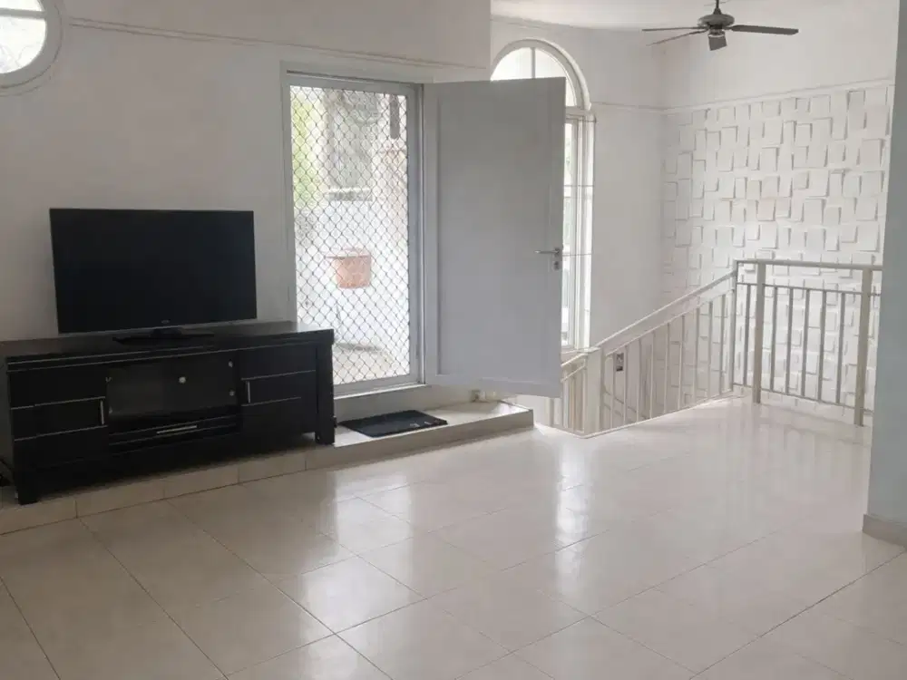 Rumah hoek 2lt siap huni di Gading riviera - Kelapa Gading Jakarta Utara