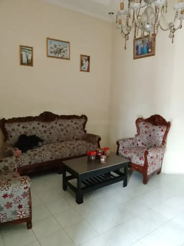 Bismillahirrahmanirrahim,Di jual rumah pinggir jln, kluar masuk mbil