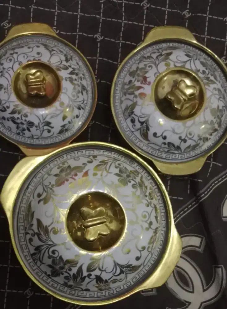 Satu set manko tutup