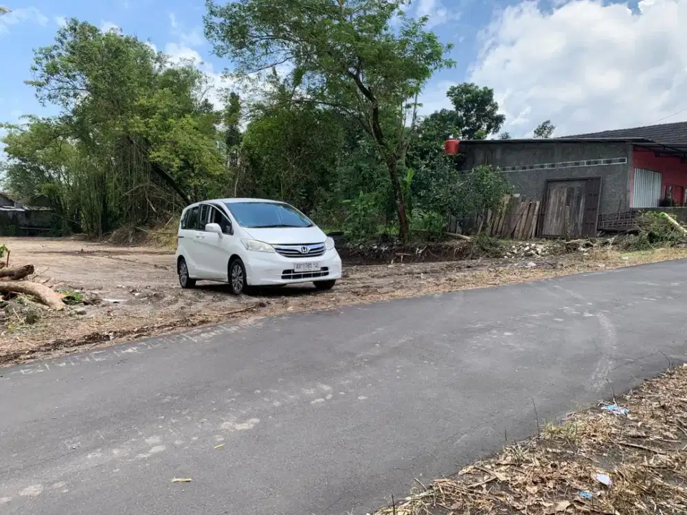 Tanah Tepi Jalan Aspal, Dekat Kantor Kelurahan Selomartani Kalasan
