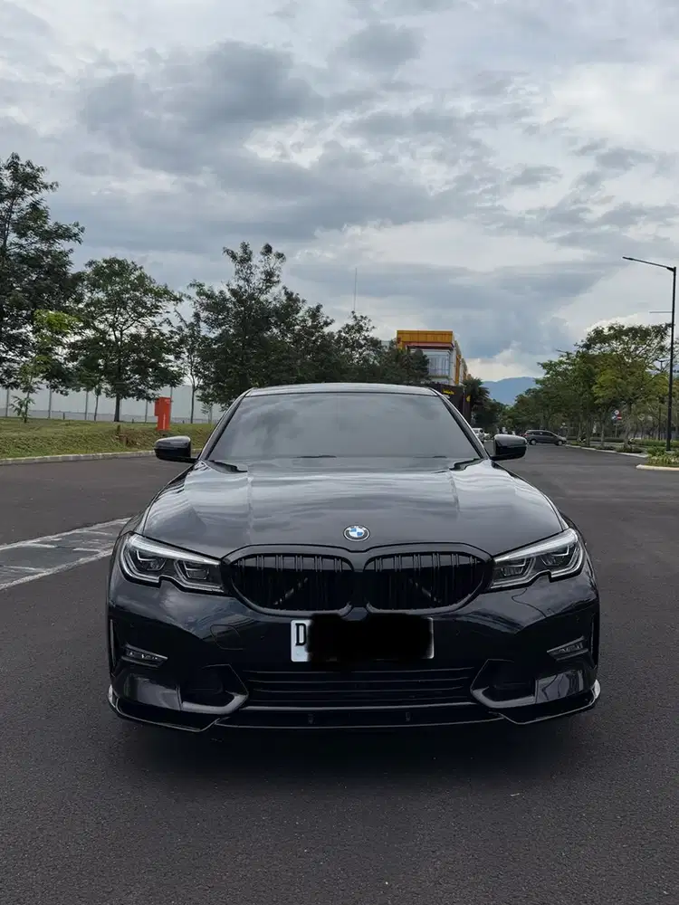 BMW 320i 2020 Bensin Hitam KM.19rb