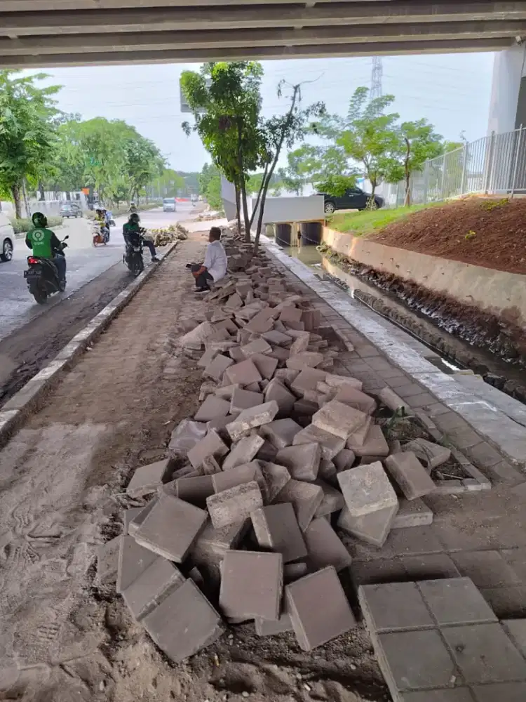 Bongkar pondasi hotmix aspal paving turap beton