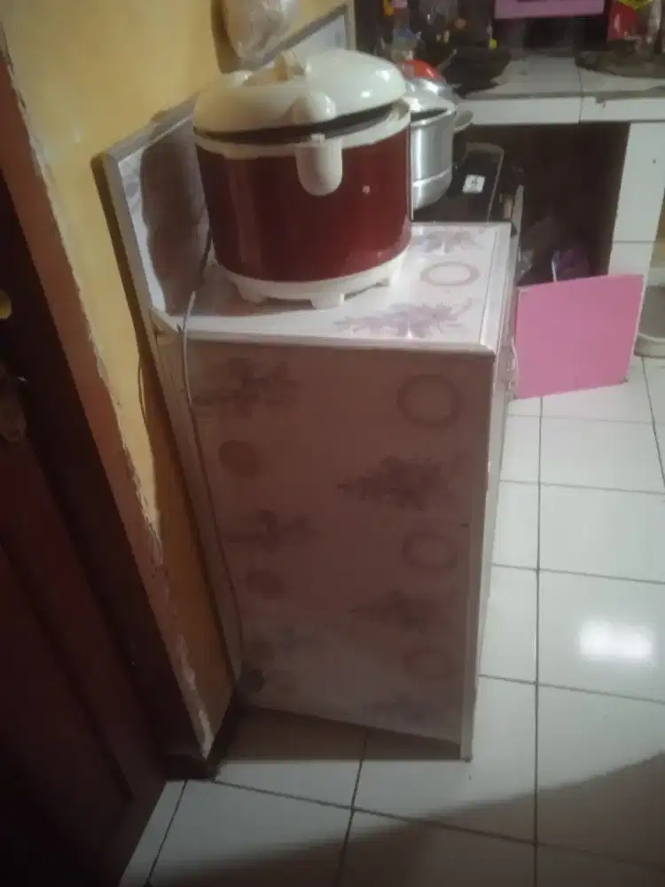 Jual sofa sebaguna dan rak piring baru pake 4 bulan