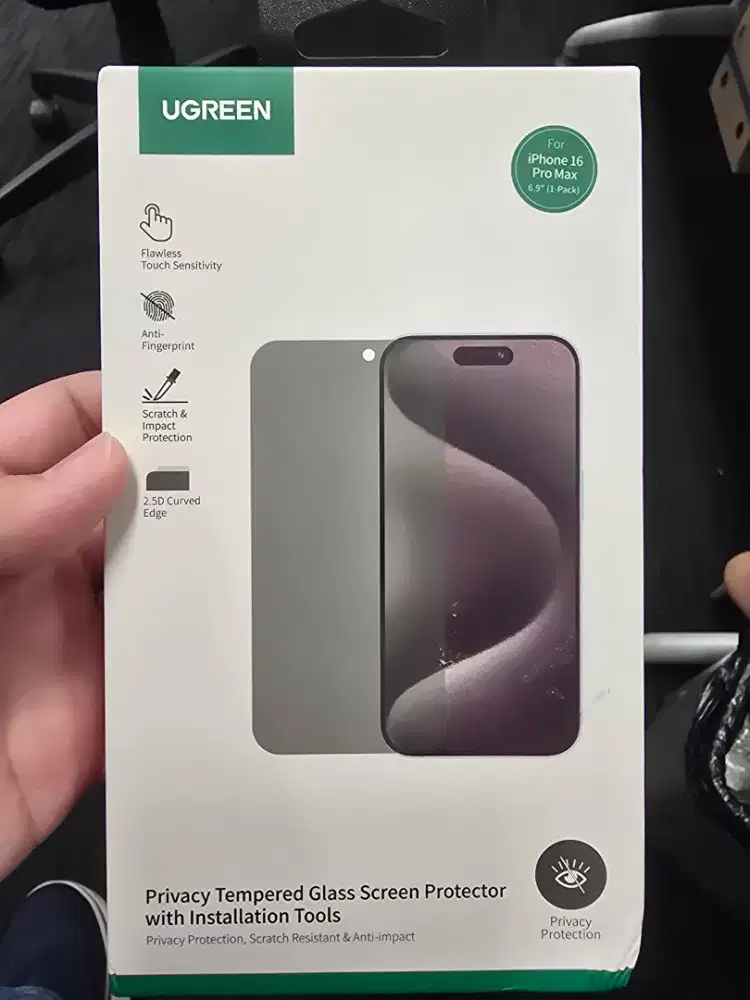 Privacy tempered glass screen protector UGREEN iphone 16 pro max