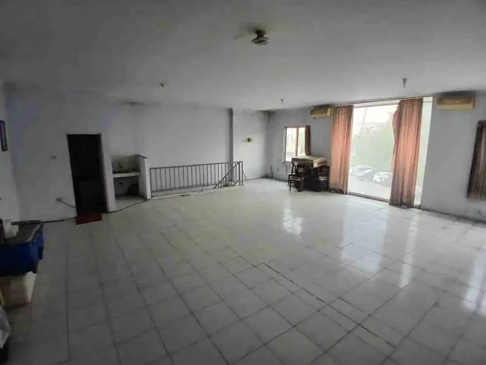 DIJUAL/DISEWAKAN RUKO BONUS GUDANG DI PUSAT NIAGA TANGERANG