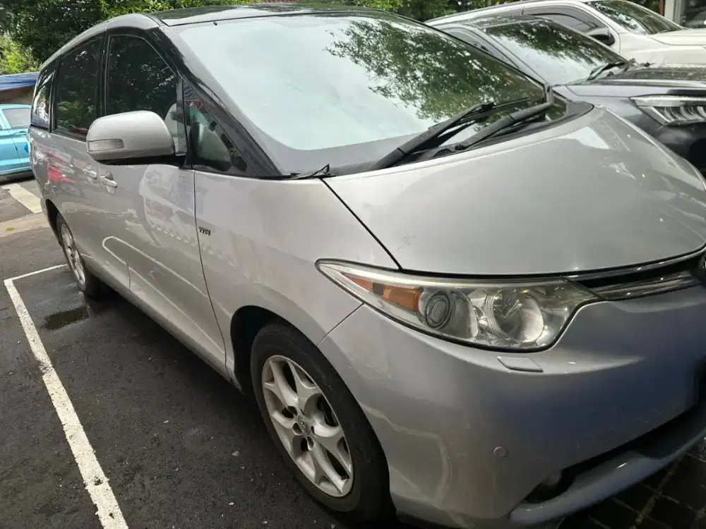 Toyota privia 2007 silver