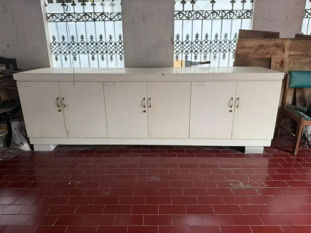 Kabinet / Rak Lemari Penyimpanan