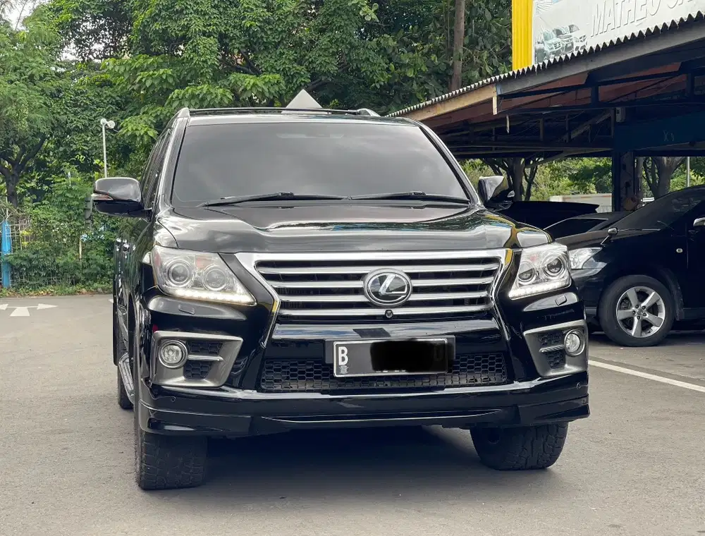 LEXUS LX570 AT HITAM 2014