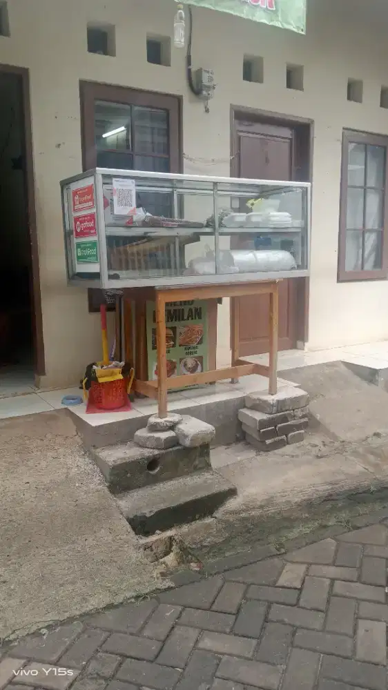 Etalase warung jualan