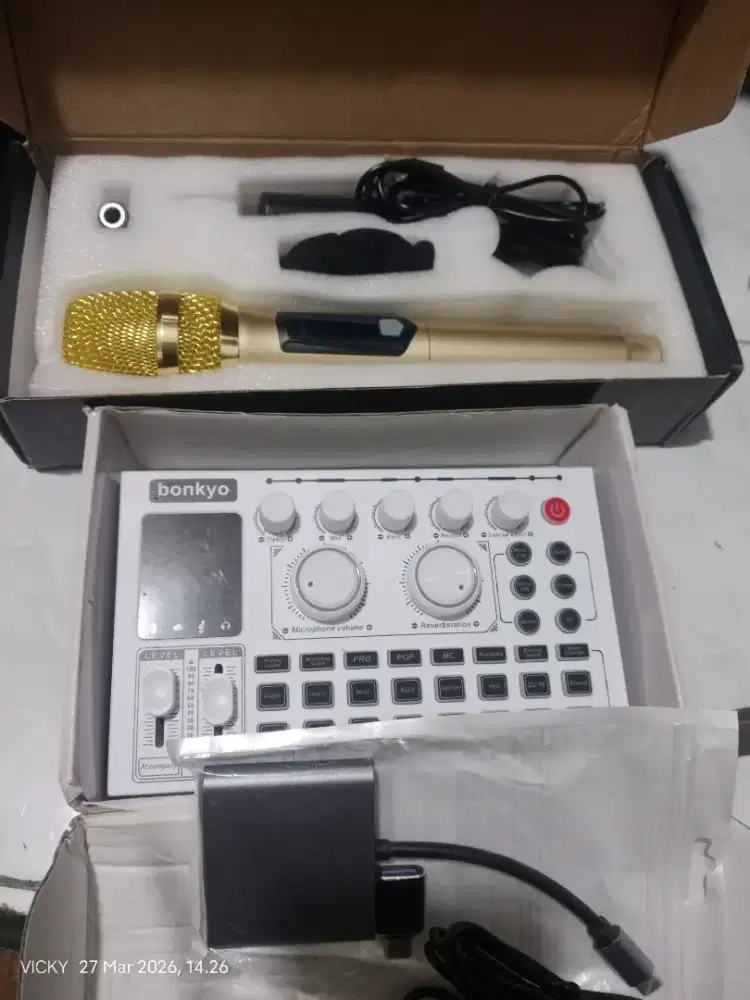 Soundcard live streaming / merek BONKYO F999 MIXER