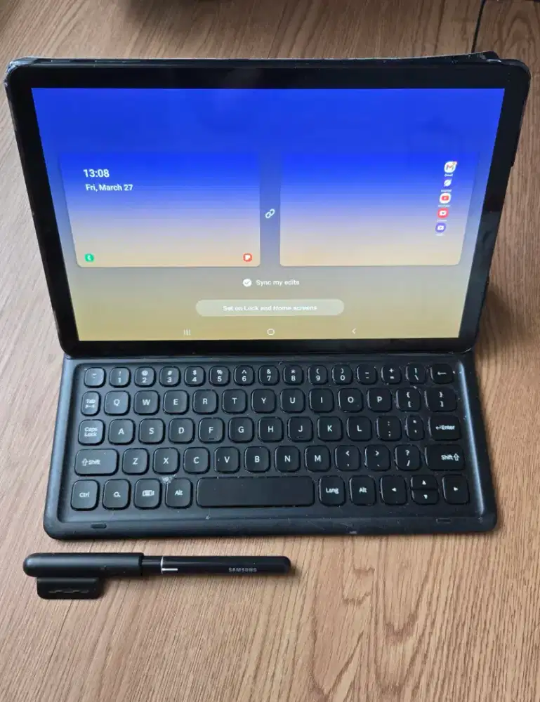 Samsung Galaxy Tab S4 bisa SIM card & MicroSD plus keyboard & pen