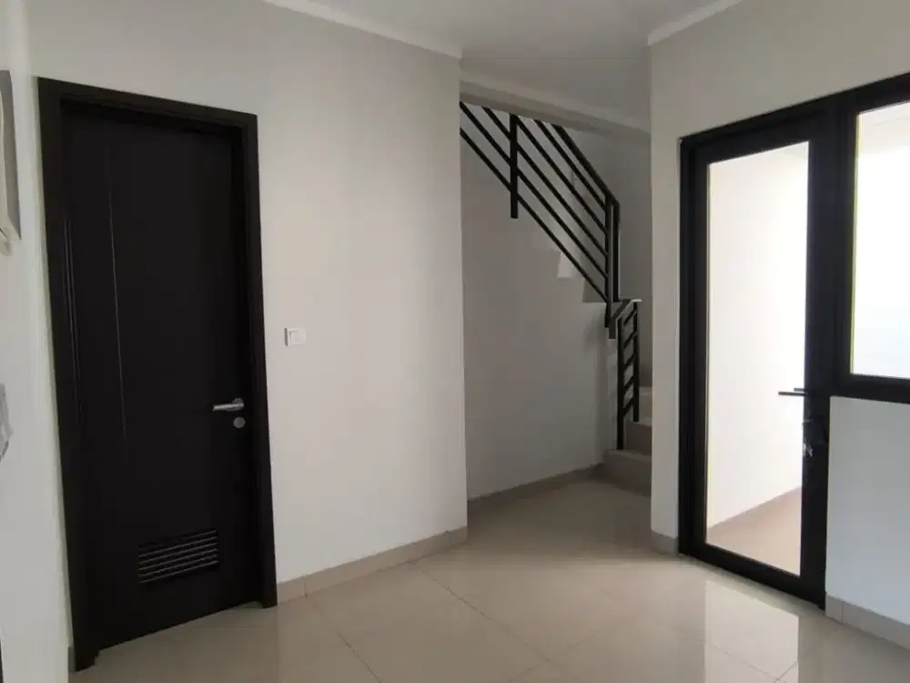 Rumah Baru Siap Huni di Summarecon Crown Gading Cluster Regia SHM, 2 Lantai, Dekat Mall