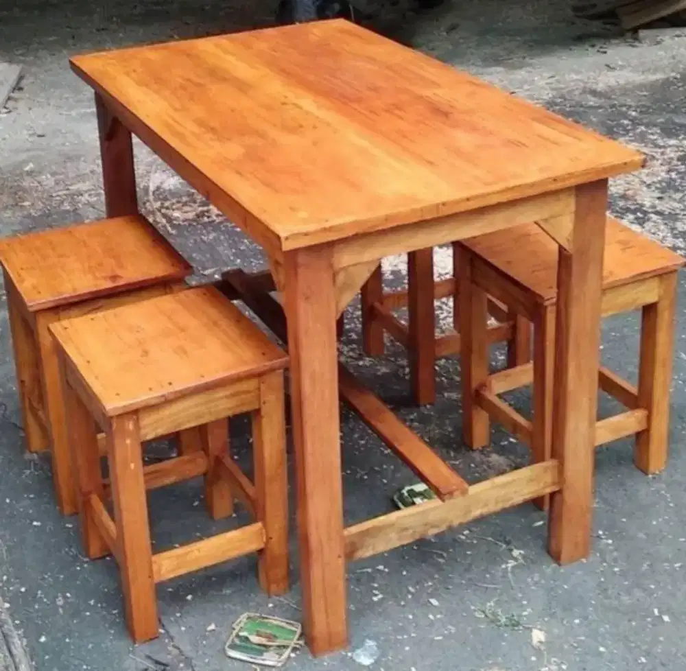1Set meja makan+4kursiAcocok(Cafe,Resto,Depot)