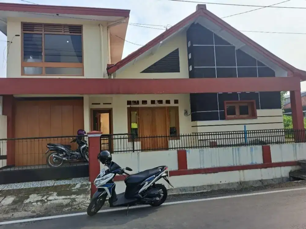 Disewakan Rumah 2 Lantai Belakang Ex Moro dan Pinggir jalan Besar Purwokerto
