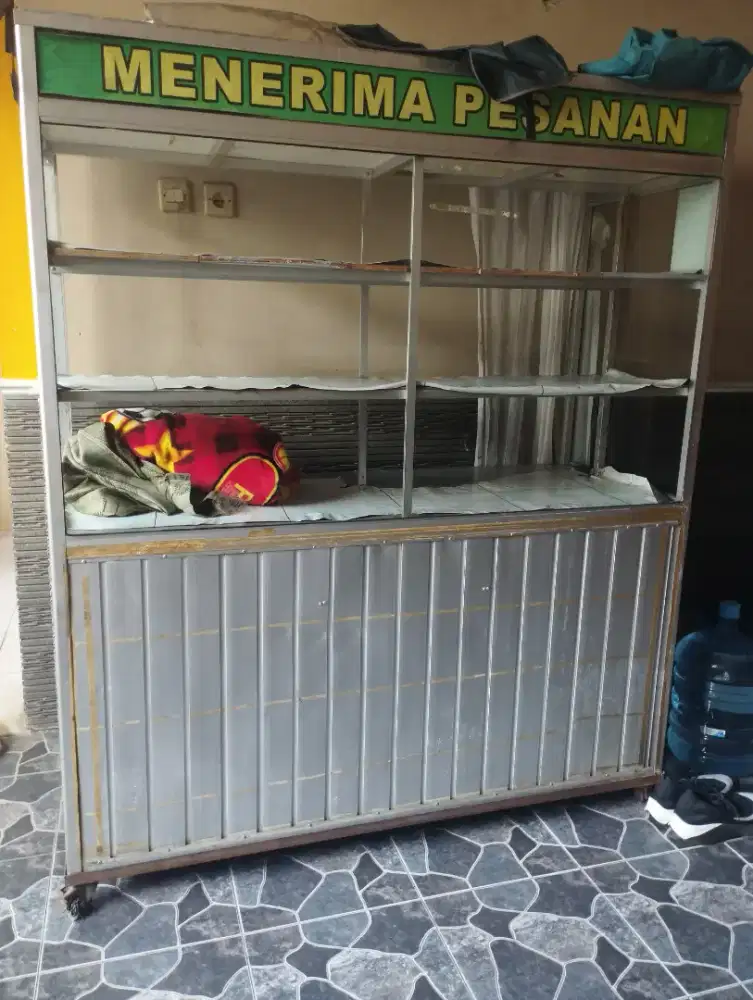 Etalase Jualan Matengan