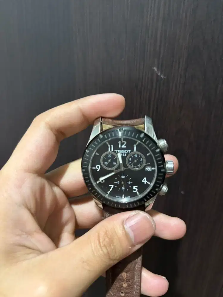 Jam tangan Tissot V8