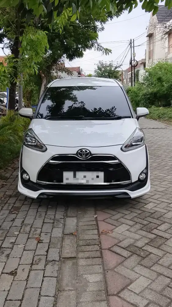 Tdp 35 km 85 toyota sienta Q 1.5 automatic 2018 putih full orisinil