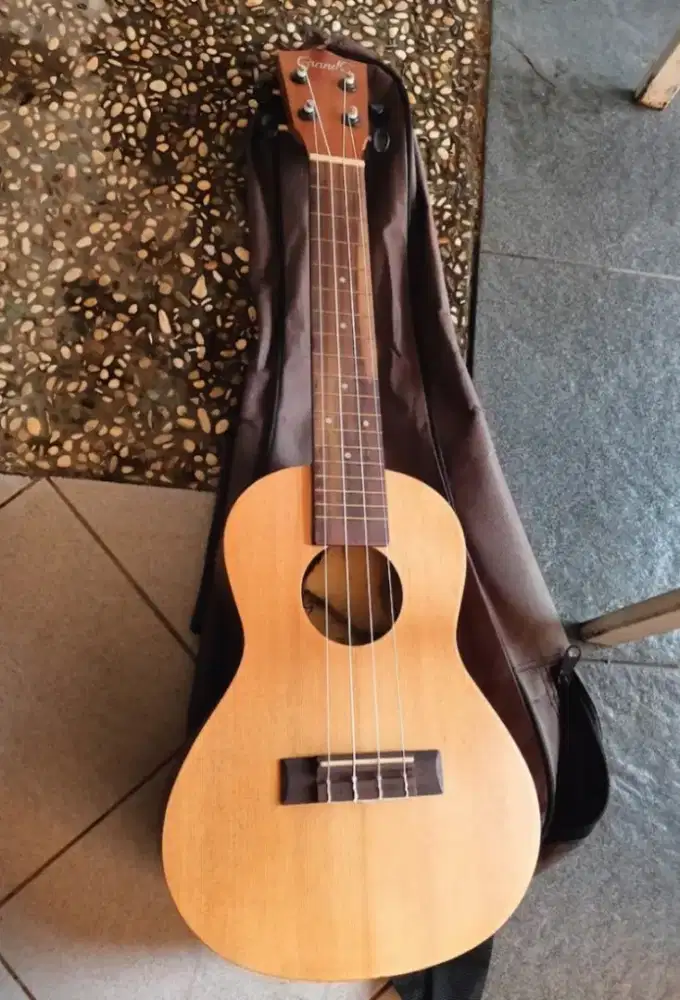 Ukulele mulus no minus