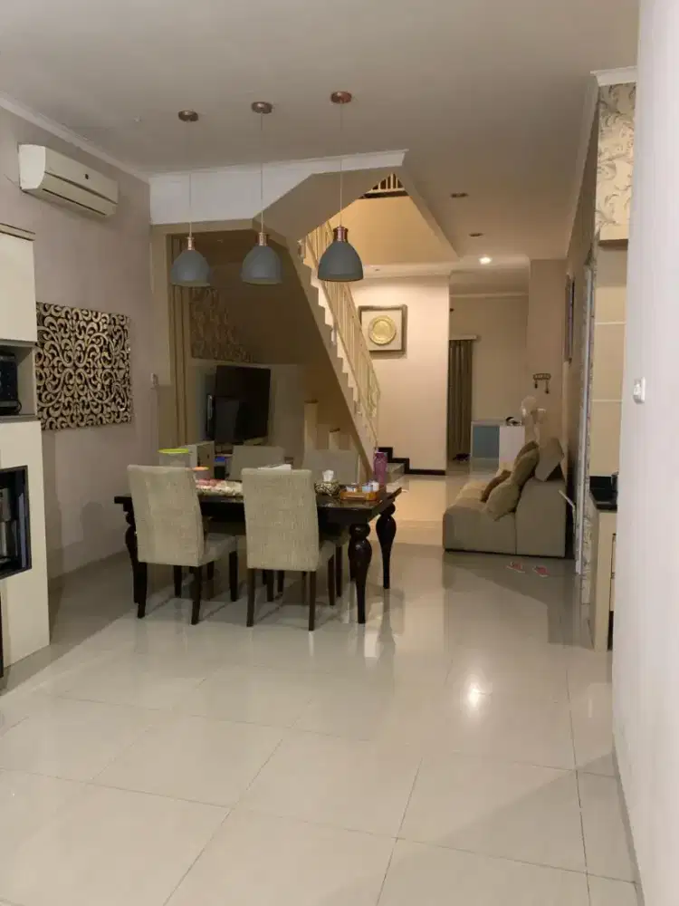 Dijual Rumah Manyar Indah